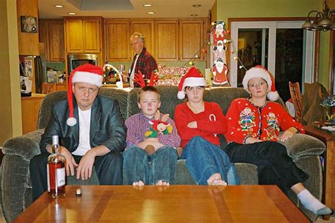 Sometimes the holidays bring out the best (and weirdest) in people! Check out 20 families whose ...