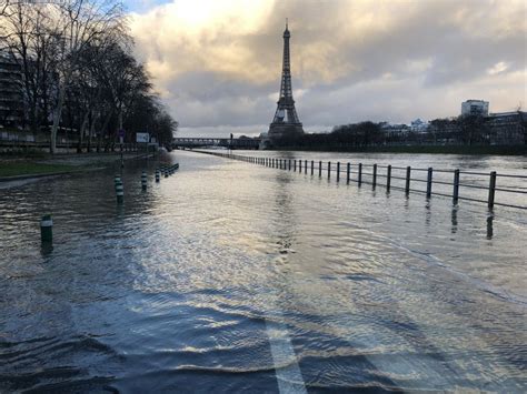 Allerta per la grande piena del fiume Senna a Parigi