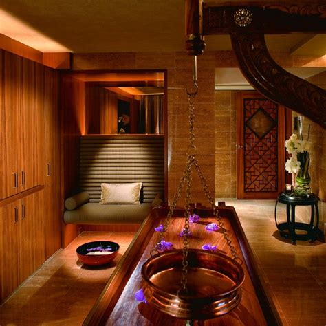 ayurvedic massage spa – Căutare Google in 2020 | Spa room decor, Spa interior design, Spa rooms