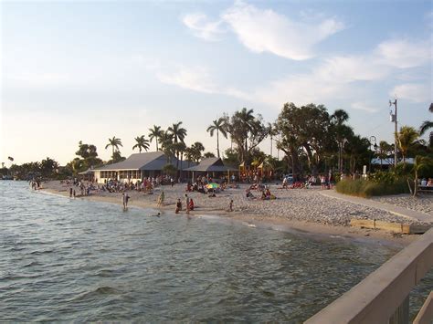 Beach at the Cape Coral Yacht Club, on the Caloosahatchie River (FL ...