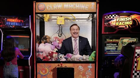 Jimmy Kimmel Interviews The MyPillow Guy From Inside A Claw Machine ...