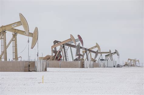 Crude Slides With Texas Oil Wells Seen Restarting Output - Bloomberg