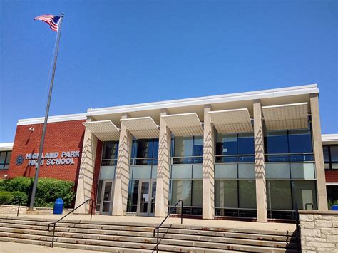 File:Highland Park High School (Highland Park, Illinois), USA - June 2014.jpg - Wikimedia Commons