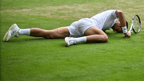 Novak Djokovic smashes racket after going down to young Alcaraz - Win ...