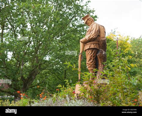 Wooden sculpture of soldier hi-res stock photography and images - Alamy