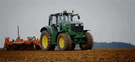 John Deere announces first electric tractor