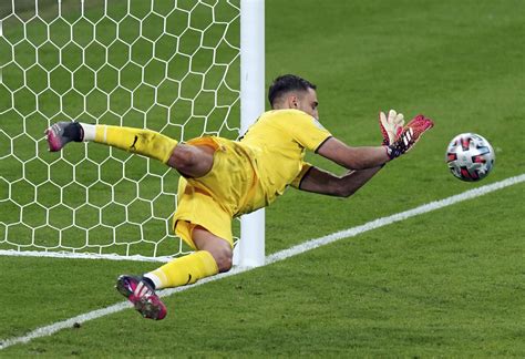 Euro 2020: Italy's goal is in safe hands: The Donnarumma era has ...