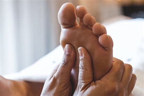 Reflexology Massage Techniques, Benefits & Side Effects