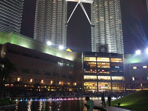 Suria KLCC park Kuala Lumpur, Skyscraper, Multi Story Building, Park ...