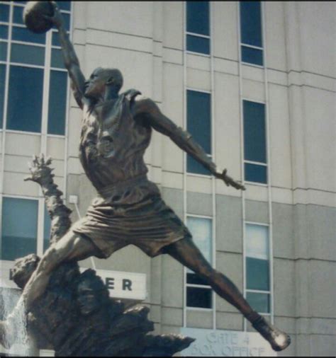 United Center's Michael Jordan Statue, Chicago Illinois Michael Jordan Statue, United Center, Ap ...