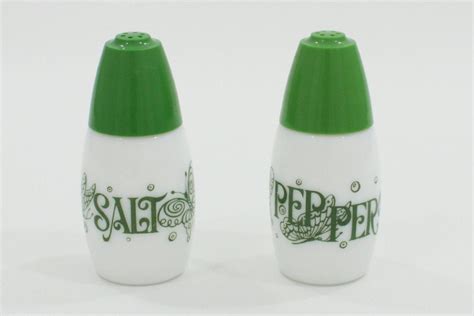 Vintage Chalet : Vintage Salt and Pepper Shakers