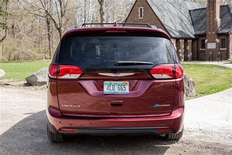 Putting the Chrysler Pacifica Hybrid to work - CNET