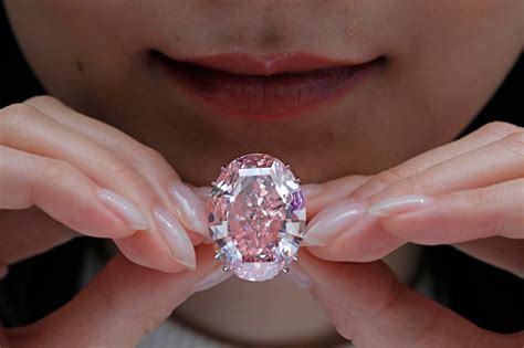 Huge pink diamond auctioned for record $71.2 million in Hong Kong - Business Insider