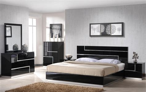 Lucca Black Lacquer Platform Bedroom Set from J&M (17685-Q) | Coleman ...