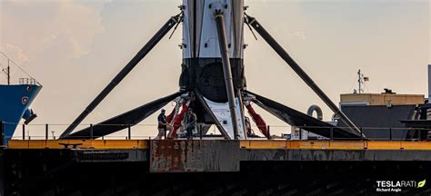 SpaceX Falcon 9 landing leg accidentally dropped during retraction attempt