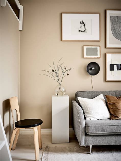 Small studio with beige walls - COCO LAPINE DESIGN | Design de sala de estar, Design de quarto ...