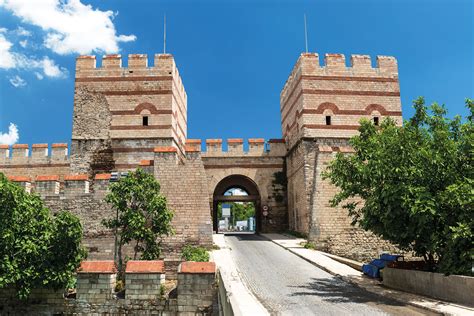 Bizans İmparatorluğu'ndan Osmanlı İmparatorluğu'na İstanbul'un Surları ve Kapıları - İstanbul ...