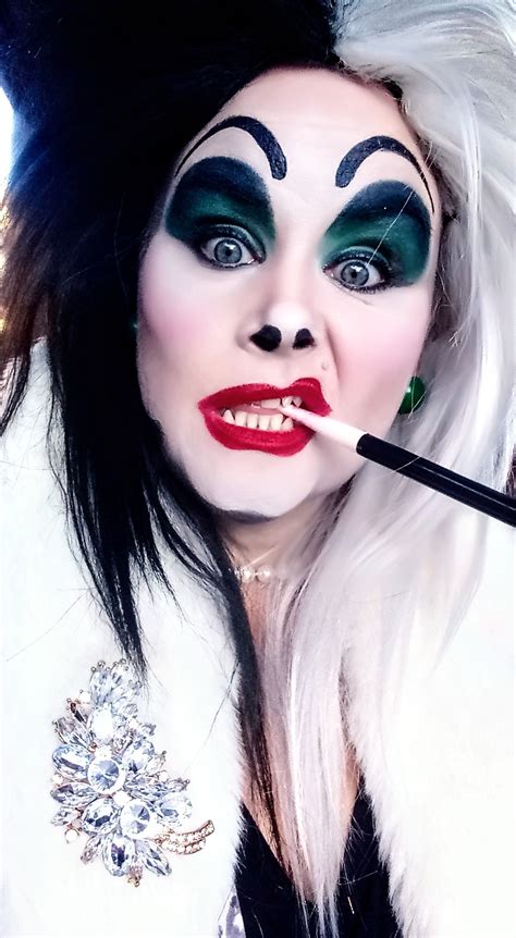 Cruella Deville Costume Makeup | Cruella deville costume, Homemade ...