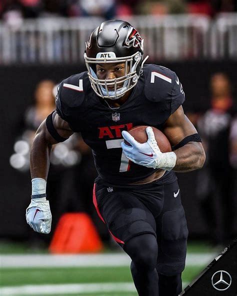 Bijan Robinson jersey: What number will new Falcons RB wear in 2023?