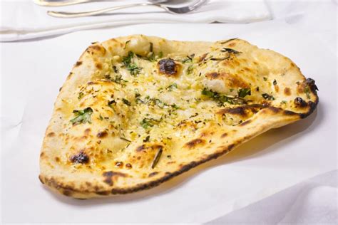 Pita vs. Naan: Taste, Uses, Ingredients, and More