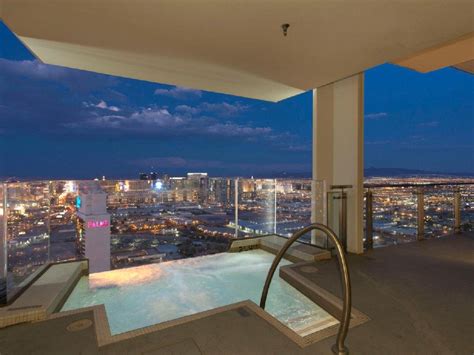 Palms Place Penthouse Hanging Jacuzzi on 57th Floor | Las vegas vacation rentals, Las vegas ...