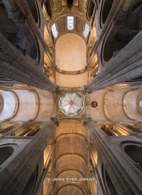 Croisée du transept de l'Église Abbatiale Sainte-Foy de Conques (Occitanie – Aveyron – France ...