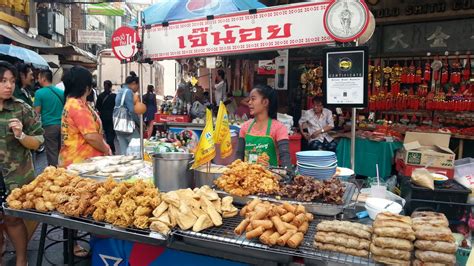 Bangkok's Chinatown Yaowarat Road - Bangkok's Food Heaven. - YouTube