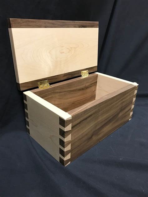 Beautiful dovetail box! in 2020 | Jewelry box plans, Wooden box plans, Wood box design