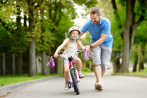 Met deze stappen leer je je kind fietsen zonder zijwielen