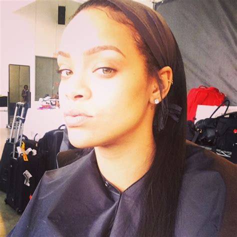 Rihanna No Makeup Selfie - Rihanna No Makeup See Every Photo Of Rihanna Without Makeup Beauty ...