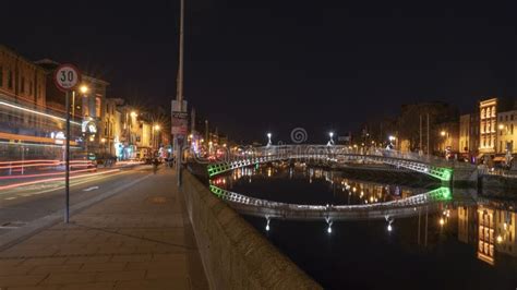 Ha-penny bridge at night editorial photography. Image of little - 122177137