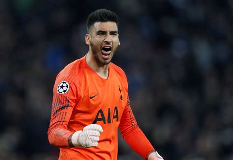 Aston Villa eyeing Paulo Gazzaniga