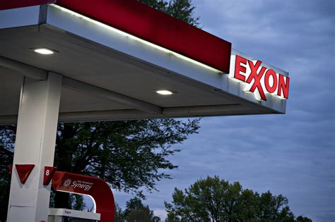 ExxonMobil, Chevron reportedly discussed merger last year