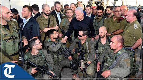 Benjamin Netanyahu boosts the morale of his soldiers - YouTube