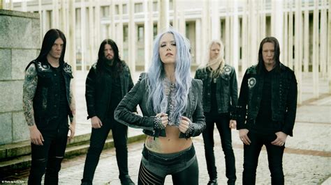 Alissa White-Gluz – Arch Enemy ‘Show ‘The World Is Yours” – Wall Of Sound