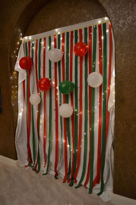 Easy DIY homemade Christmas party photobooth backdrop! | Decorações de ...