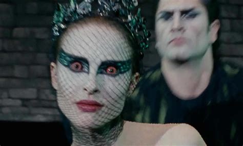 Black Swan Photo: Black Swan stills | Black swan movie, Black swan 2010, Black swan explained