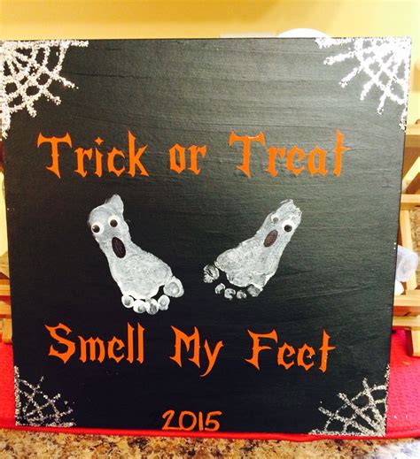 Halloween footprint decor | Halloween footprint, Halloween art, Baby artwork