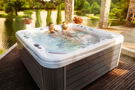 5-Person Hot Tub Buyer's Guide | Shop Hot Tubs for Sale