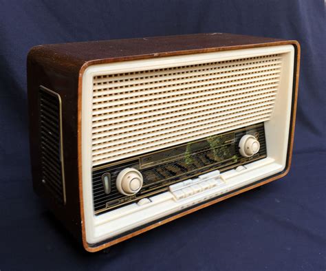 Beautiful, working Blaupunkt 1950s/60s design radio, model Sültan, type 2520, front made of ...