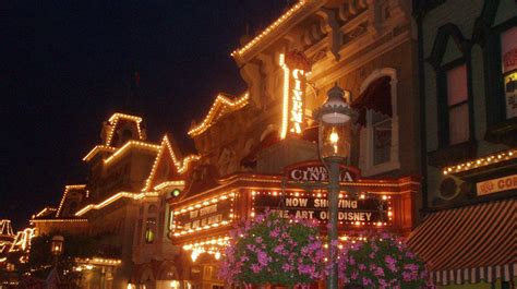 Main Street lights at the Magic Kingdom. | Magic kingdom, Disney world ...