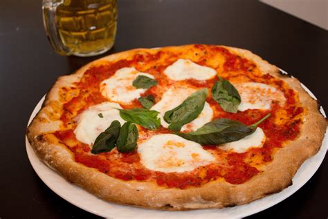 The difficult and delicious Pizza Margherita [OC] [5184 x 3456] : r/FoodPorn