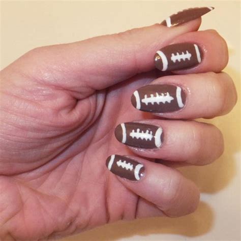 25 Cool Football Nail Art Designs - Hative