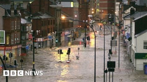 'Dreadful floods' marked 10 years on in Sheffield - BBC News