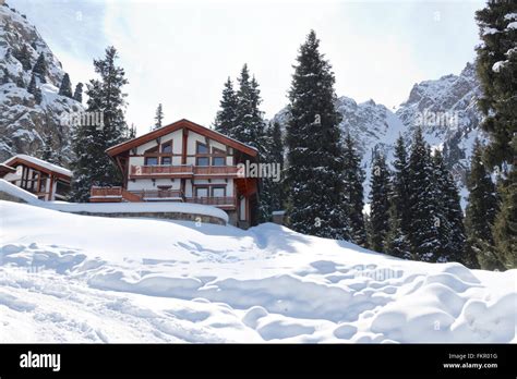 landscape house cabin mountain winter Stock Photo - Alamy