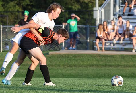 Photos: Varsity Soccer vs Springfield Catholic – Republic Tiger Sports