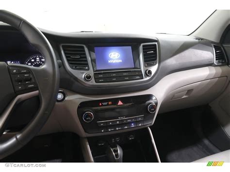 2018 Hyundai Tucson Value Gray Dashboard Photo #142212478 | GTCarLot.com