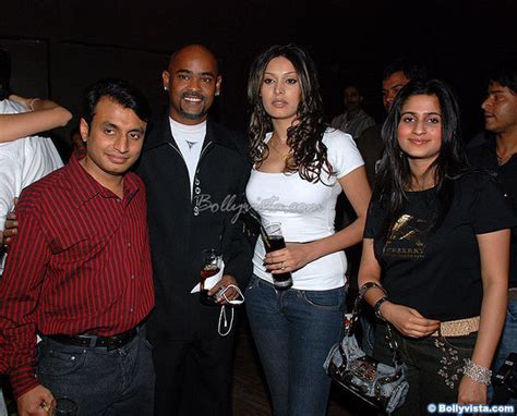 Vinod Kambli with wife Andrea Hewitt and son. | Cricket players with ...