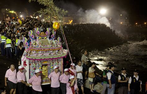 China's ghost festival - Photo 10 - CBS News