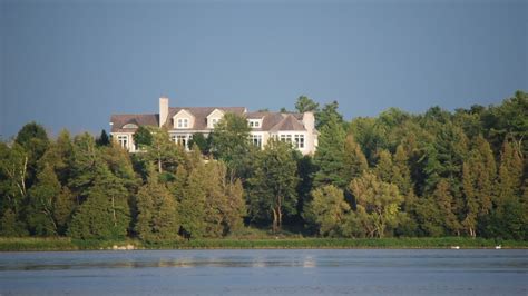 Justin Bieber reportedly buys mansion in Puslinch Lake area | CTV News